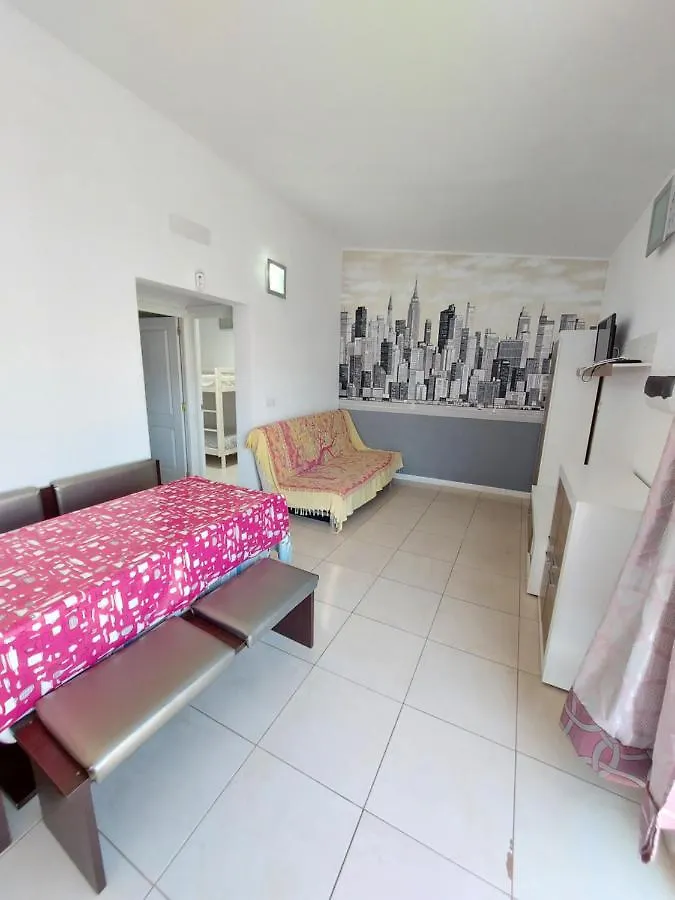 Charlotte Apartment Up Arona